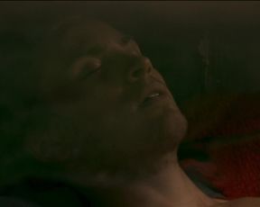 Svenja Jung nude - Die Mitte der Welt (2016)