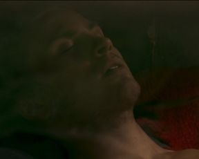 Svenja Jung nude - Die Mitte der Welt (2016)