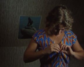 Maike Meijer, Ricky Koole,Ariane Schluter naked - The Dress (1996)