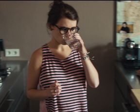 Juliane Kohler, Janina Fautz nude - Safari Match Me If You Can (2018)