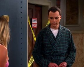 Kaley Cuoco sexy – The Big Bang Theory s07e01 (2013)