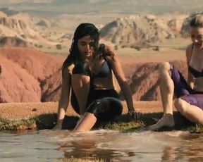 Sienna Miller, Golshifteh Farahani Sexy - Just like a woman (2012)