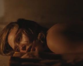 Elizabeth Olsen Nude - Martha Marcy May Marlene (2011)