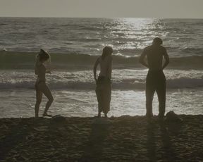 Alicia Vikander, Riley Keough, Riley Keough nude, Topless, Sex, FF in 'Earthquake Bird'