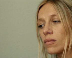 Lotta Doll naked - Liebe mich (2017)