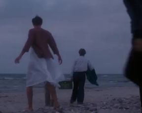 Karen-Lise Mynster Nude - Der er et yndigt land (DK 1983)