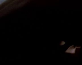 Linda Fiorentino nude - The Last Seduction (1994)