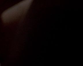 Linda Fiorentino nude - The Last Seduction (1994)