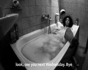 Benedetta Rustici - Bar(n)Out duepuntoniente (2016) Nude sexy video