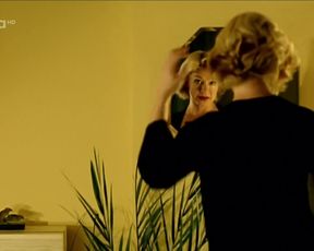 Jana Paulova nude - Kamenak (2003)