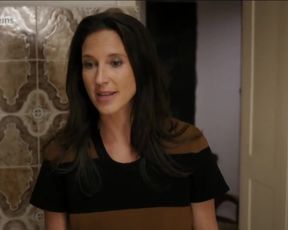 Zoe Straub nude - Vorstadtweiber (2016) (Season 2, Episode 1)