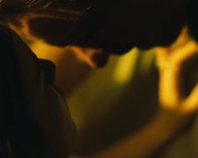 Kierston Wareing, Katie Jarvis naked - Fish Tank (2009)