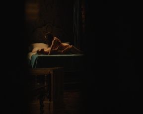 Victoire Dauxerre nude - Versailles s03e01-02 (2018)