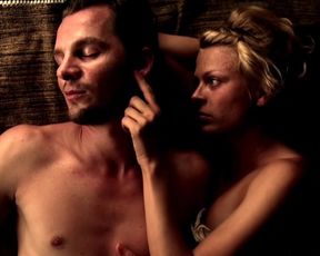 Isabell Gerschke nude - Fluss des Lebens - Verloren am Amazonas (2013)