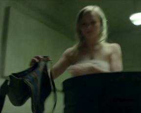 Chloe Petit - Transferts s01e04 (2017) Naked actress in a hot video