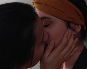 Charlotte Allard, Marie Almosnino nude - Je suis une photo de nous (2019)