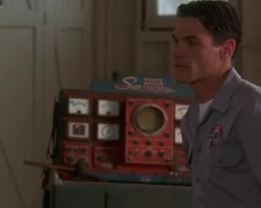 Jennifer Connelly Nude - Inventing the Abbotts (1997)