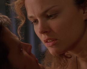 Dina Meyer nude – Starship Troopers (1997)