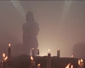 Lilli Lorenz nude - Luz (2018)