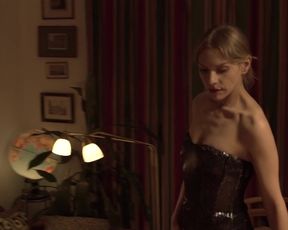 Julia Dietze nude - Onkel Wanja (2017)