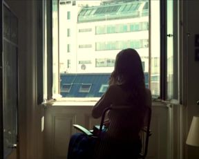 Elisabeth Umlauft - Gehen am Strand (2013)