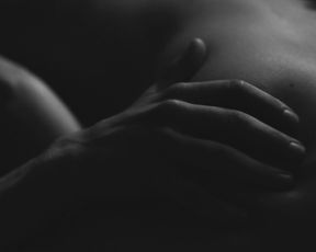 Jessy Moravec naked - Lasst die Alten sterben (2017)