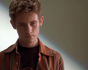 Anne Hathaway hot in movie 'Havoc'