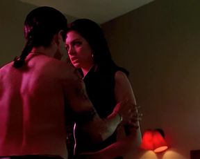 Anne Hathaway hot in movie 'Havoc'