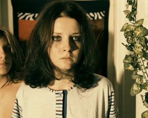 Simona Stoicescu, Ioana Barbu nude - Daca Bobul nu Moare (2010)