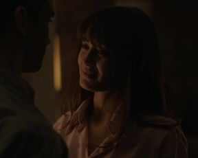 Ella Purnell naked scene - Sweetbitter s01e03 (2018, NUDE)