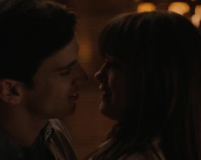 Ella Purnell naked scene - Sweetbitter s01e03 (2018, NUDE)