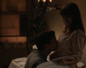 Ella Purnell naked scene - Sweetbitter s01e03 (2018, NUDE)