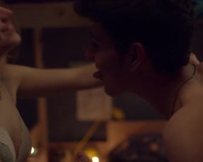 Julia Gibert, Natalia Barrientos - Les de l'hoquei s01e05 (2019)