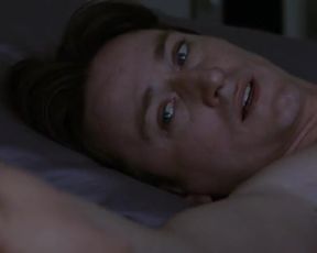 Julie Gayet Nude - Sans laisser de traces (2010)