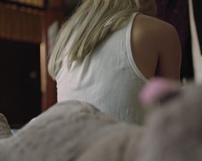 Tara Thaller naked - Uspjeh s01e01 (2019)