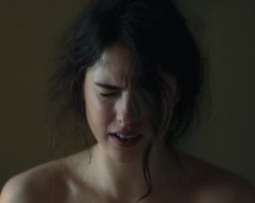 Topless margaret qualley ‘Maid’ is