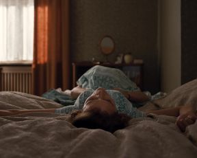 Luise Heyer, Antje Traue nude - Dark s02e03 (2019)