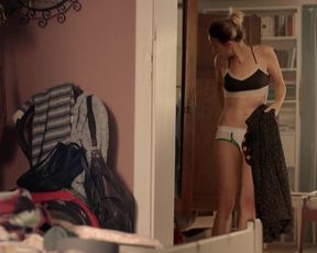 Jytte-Merle Bohrnsen, Luise Heyer nude - Einmal bitte Alles (2017)