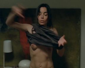 Ylodie Bouchez, Marina Fohs nude – Happy Few (2010)