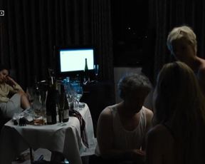 Julia Hummer, Eva Lobau, Jasna Fritzi Bauer Nude - Im Alter von Ellen (2010)
