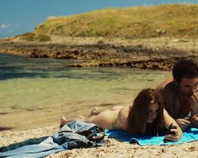 Kasia Smutniak, Carolina Crescentini Nude - Allacciate le cinture (IT 2014)