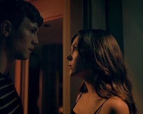 Synnove Karlsen nude - Clique s02e03 (2018)