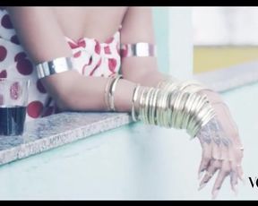 Rihanna sexy – Vogue Brasil- Behind The Scenes (2014)