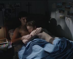 Mathilde Warnier nude - Au service de la France (2015) (Season 1, Episode 12)