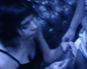 Elodie Bouchez nude - J’aimerais pas crever un dimanche (1998)