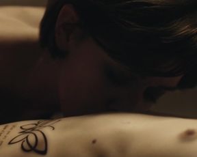 Theresa Hedelund, Sofie Torp nude - Bokser (2017)