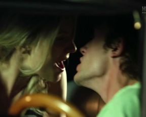 Sarah Baldwin sexy – Mantervention (2014)