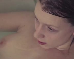 Helle Rossing Nude - Pige under vand (2012)