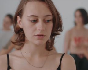 Mercedes Muller, Hanna Hilsdorf, Julia Dietze - Smile (2018) sexy nude scene