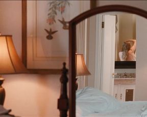 Amanda Seyfried hot, Julianne Moore nude - Chloe (2009)